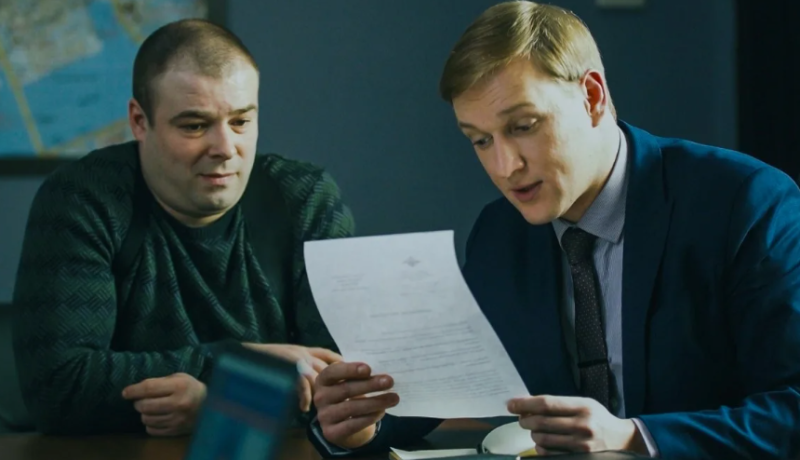 «Не верили в их брак из-за возраста»: почему известный 34-летний актер, отец двух дочек, не стал отцом с 42-летней женой, и как выглядит его новая избранница?