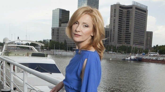 «Ей было 20, ему 58»: почему восточная красавица бросила Александра Гордона после рождения двух сыновей, и кто теперь новая жена телеведущего