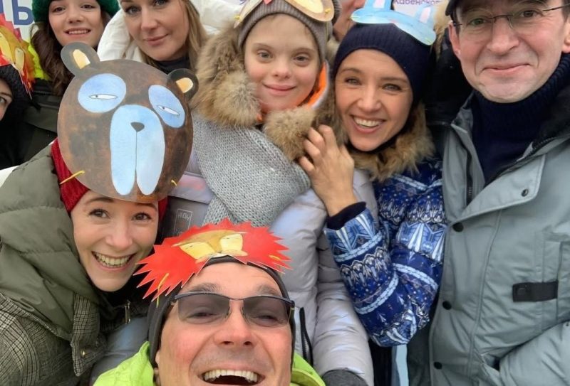 «Люди почему-то верят нам»: почему Егор Бероев и Ксения Алфёрова пожертвовали миллионами, чтобы остаться со своим народом