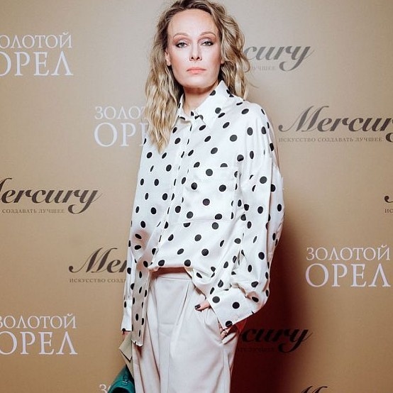 «Не хочу, чтобы мощный ум ушёл в мою профессию»: как сложились судьбы дочерей 45-летней Ольги Ломоносовой?