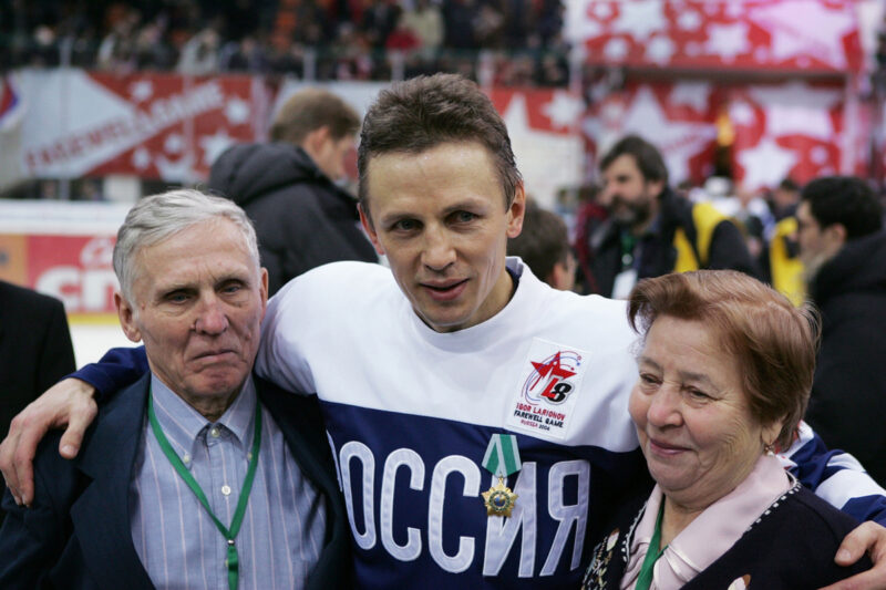 «У тебя одни кости! Какая же ты красивая!»: как слова легендарного хоккеиста Ларионова довели его дочь до анорексии