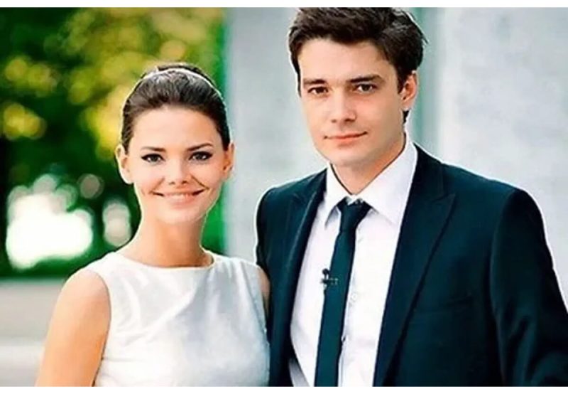 «Она выбрала джинсы, а вечером – платье за миллион»: как выглядели свадьбы звёзд 15 лет назад