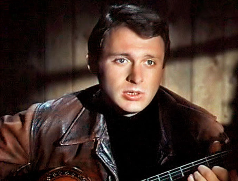 «Пока ты мужикам глазки строишь, я тут с голода подыхаю»: как муж-тиран изводил Людмилу Гаврилову, а Миронов добивался её три года