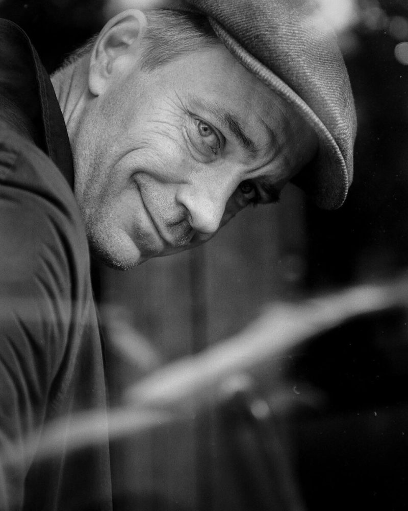 «Актёр — это диагноз»: как смерть отца и поэта-убийцы повлияли на Кирилла Гребенщикова, и почему он прячет семью от публики