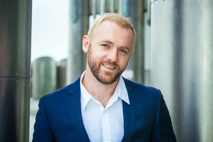 Денис Шведов | www.starhit.ru