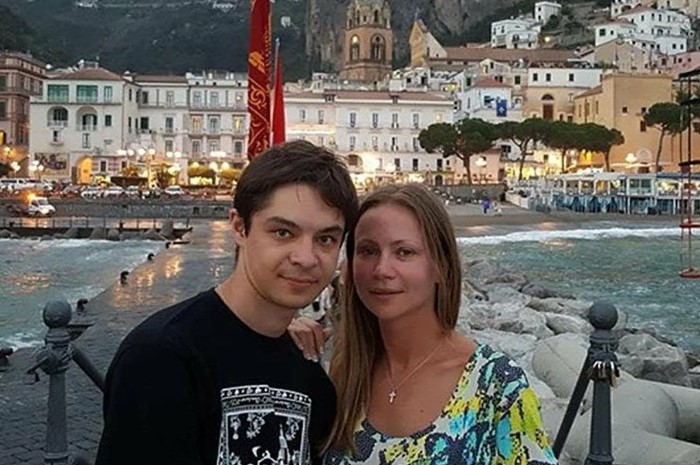 Выгнали из «Ленкома» и роды в 45: Мария Миронова скрывает молодого мужа