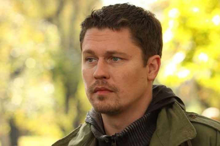 «Я сразу понял, что она — мой человек»: как живёт и чем занимается жена и сын Дениса Рожкова, звезды «Глухаря»