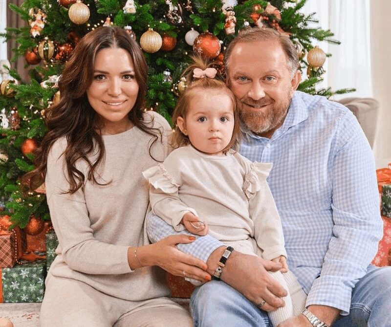 «Он меня грыз»: чем закончились 23 года брака Константина Ивлева и почему 28-летняя жена ушла спустя 4 года