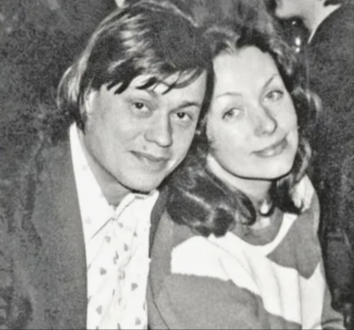 76 лет, цветные волосы и новый роман: как сейчас живет вдова Караченцова