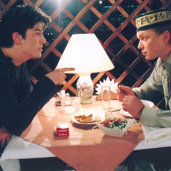 «Обезьяна, но женщины его любят»: как артист Смоляков из-за газетной строчки не стал врачом и 20 лет ждал счастья