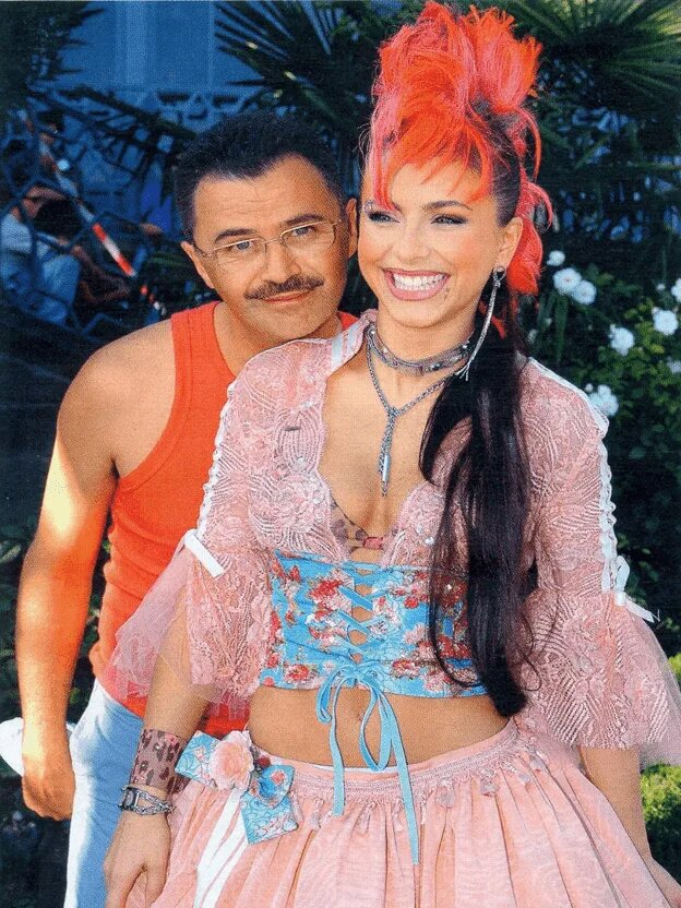 «Где-то намного дальше черты бедности»: Ани Лорак вспомнила, как донашивала одежду за братом и спала на полу