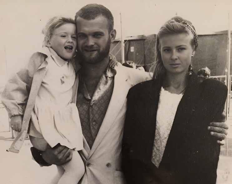 «Я была неуклюжим ребёнком»: как наследница банкира стала актрисой и родила троих детей гендиректору Первого канала