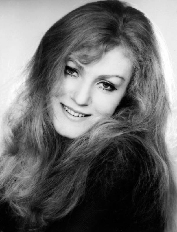 «Я везде чужая»: как “русская” Анна Герман оказалась полькой, чудом выжила в страшной аварии, но умерла от рака в 46 лет