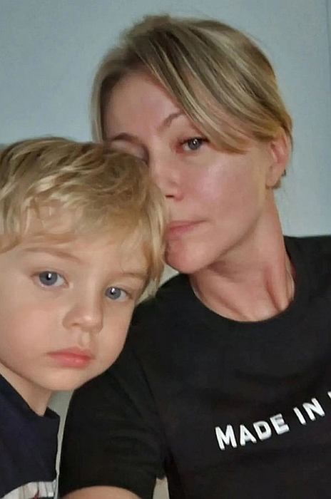 Выгнали из «Ленкома» и роды в 45: Мария Миронова скрывает молодого мужа