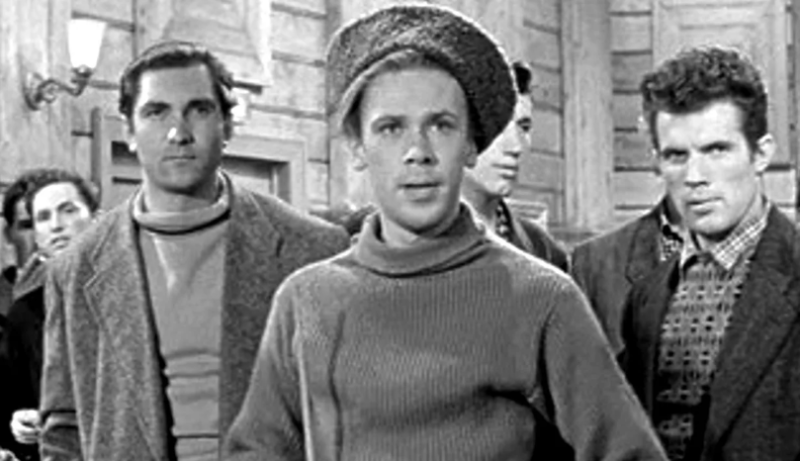 «Он умер в больничном коридоре» : трагическая судьба 48-летнего актера из «Девчат», который был «самородком»