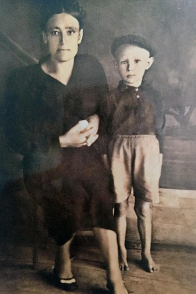 Артист с детства был очень близок с мамой