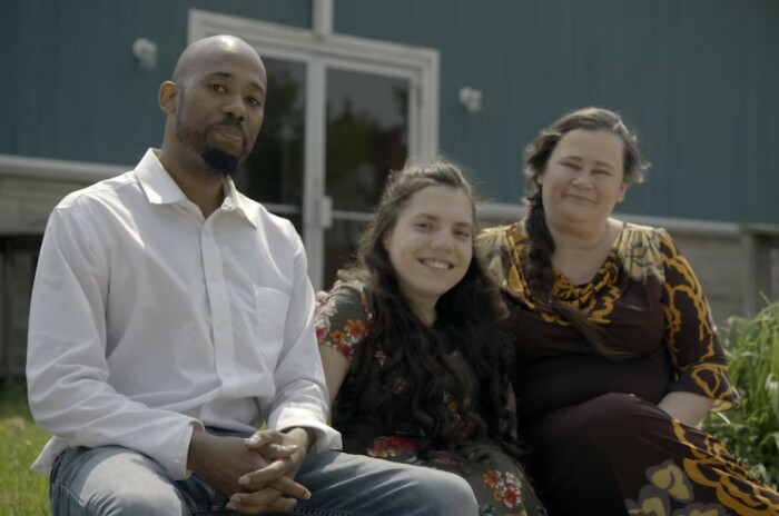 Удочерили ребёнка, а она оказалась взрослой женщиной: невероятная история