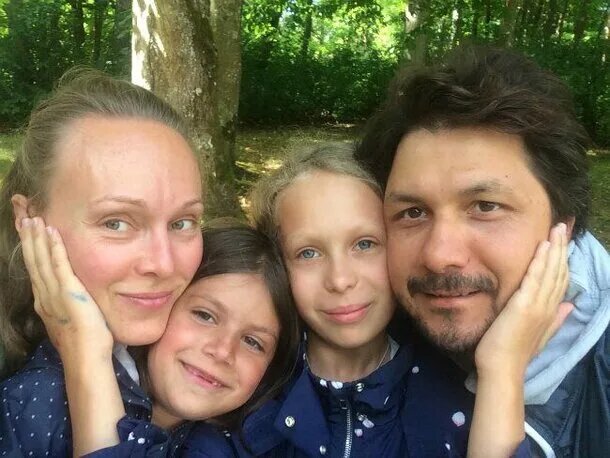 «Не хочу, чтобы мощный ум ушёл в мою профессию»: как сложились судьбы дочерей 45-летней Ольги Ломоносовой?