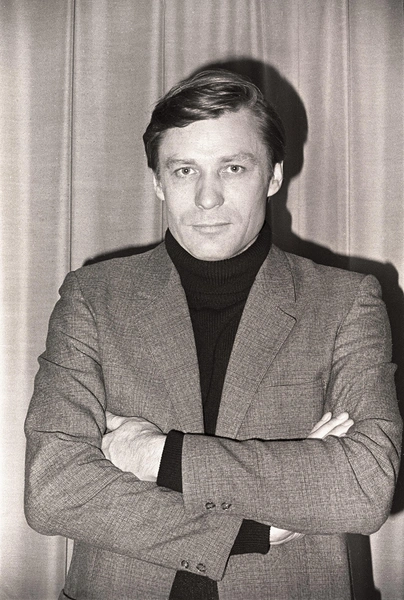 В юности Михайлов стеснялся худобы и высокого роста, но поклонники вовсе не считали его фигуру нескладной