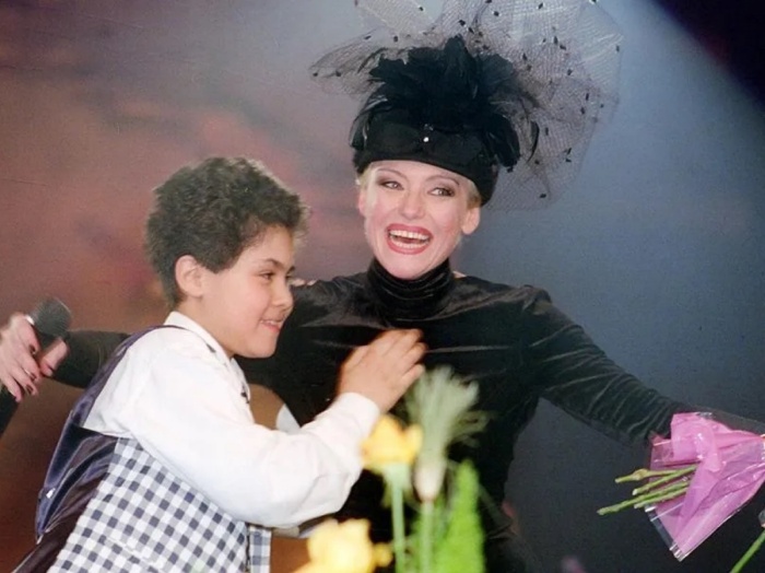 «Две частички моего Тони»: как сейчас выглядят 11-летний Эрик и 7-летняя Шарлотта — внуки Ирины Понаровской