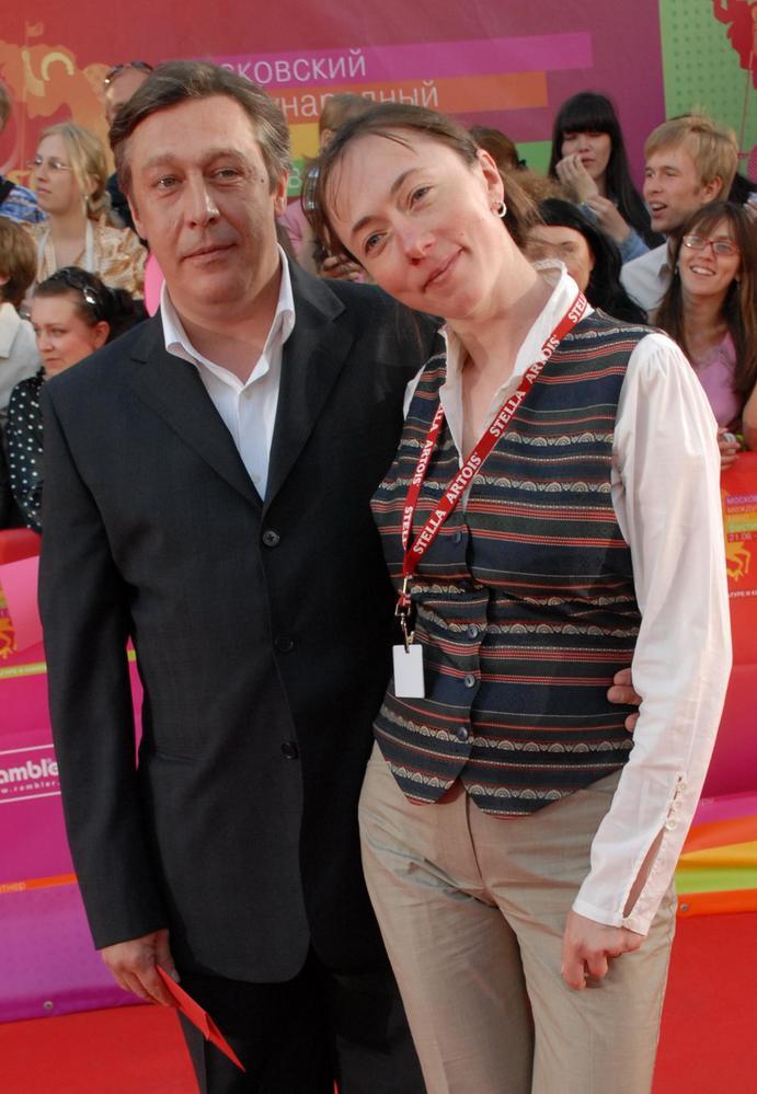 Правда ли, что Ефремов развёлся в колонии, или это слухи?