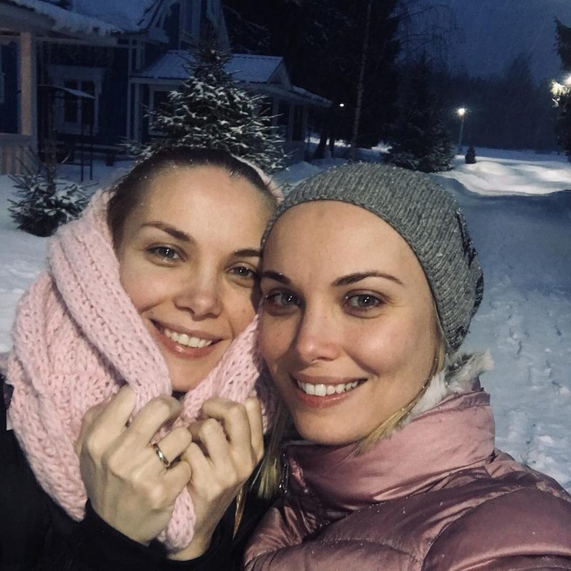 «Не смогла привыкнуть к фамилии отца»: почему дочь Татьяны Арнтгольц, 16 лет, взяла фамилию матери, а дочь Ольги — точная копия отца