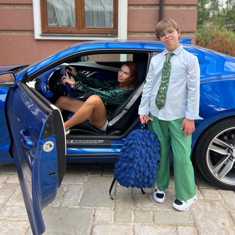 «Он устал от меня, но не от сына»: что стало с продюсером, который бросил Эвелину Блёданс, и как выглядит его новая семья