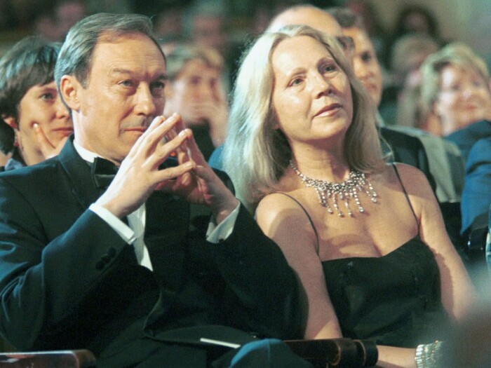 «Грешен, но семью не брошу»: сколько женщин было у Янковского за 41 год единственного брака