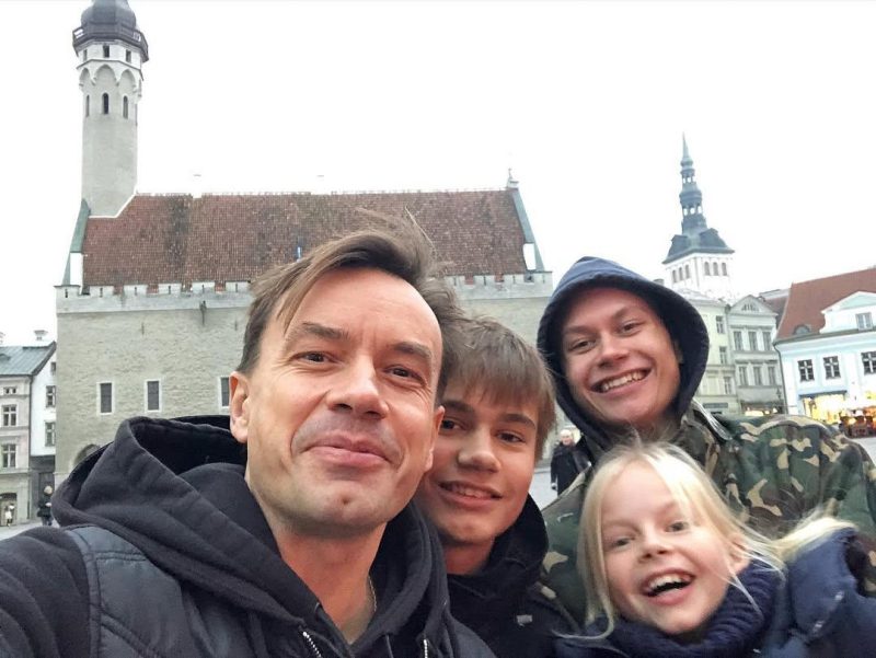 «Я себя плохо вел»: почему 51-летний Алексей Серов из «Дискотеки Авария» пережил 4 развода и остался без детей