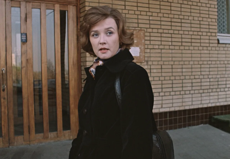 Тайны зарплат из «Москвы слезам не верит»: кто кого богаче?