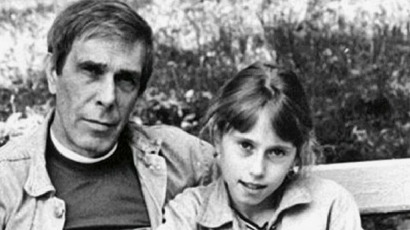 «Я просто не могла выбрать, кто из них достоин жить»: как звезда «Глухаря» Мария Болтнева вынесла тройню, но осталась без мужа