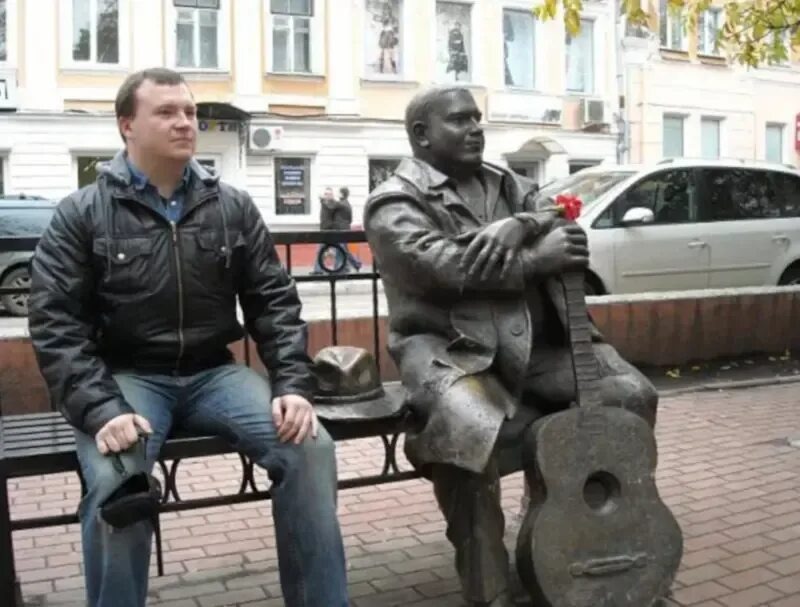 «Не хочу жить в музее»: почему сыновья Михаила Круга поделили наследство и едва не поссорились из-за памяти отца