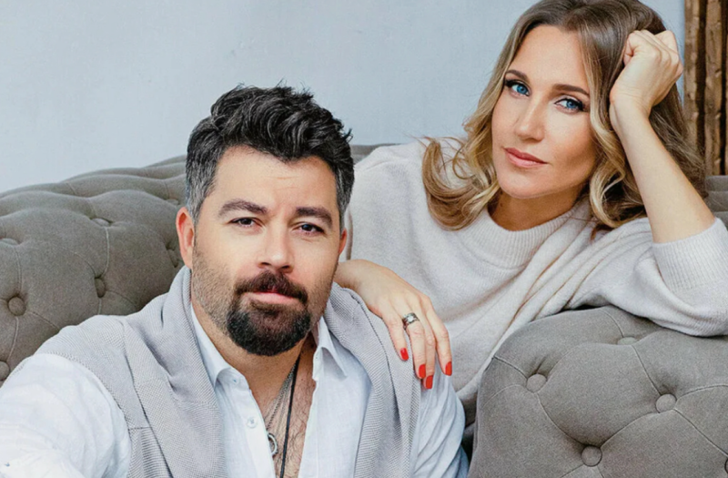 «Он заставил меня побегать»: что скрывает 17-летний союз Юлии Ковальчук и Алексея Чумакова