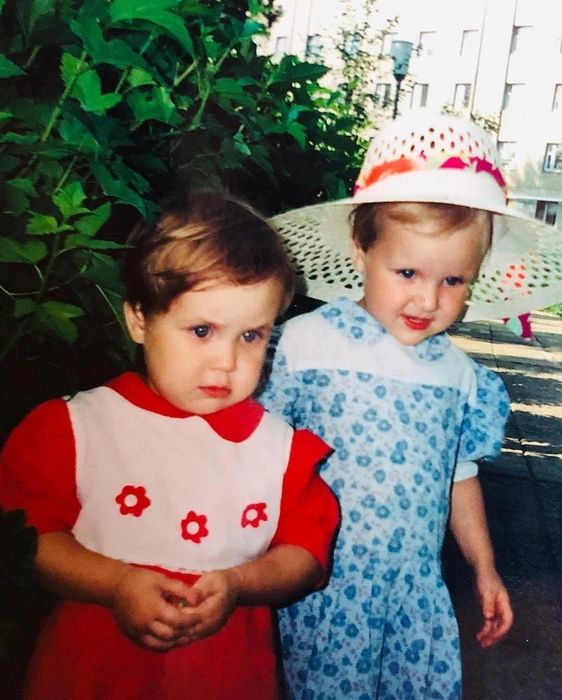 Учила внучку Пугачёвой, пережила травлю и набрала 30 кг: её путь к звёздам