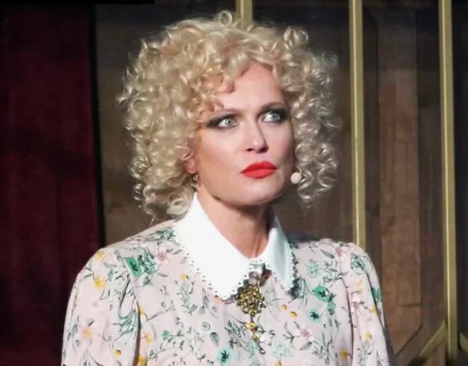 «Ей не место на сцене!»: как преподаватель МХАТа не признавал звезду «Бандитского Петербурга», а муж-миллионер притворился водителем