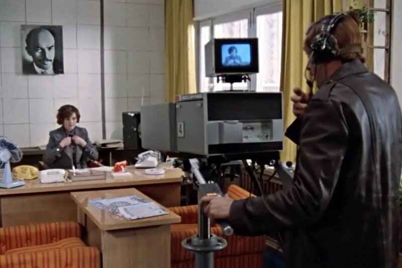 Тайны зарплат из «Москвы слезам не верит»: кто кого богаче?