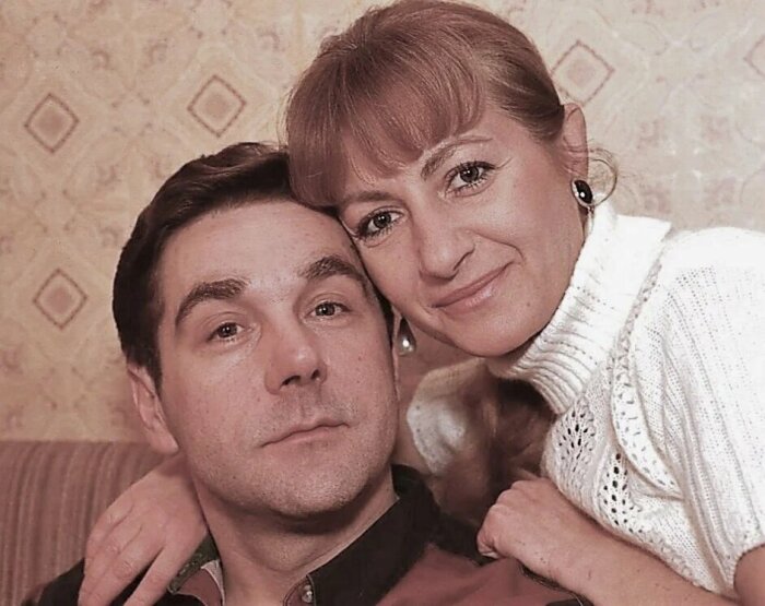 «Ему 21, ей 40»: 6 российских актёров, которые нашли счастье в союзе с женщинами намного старше