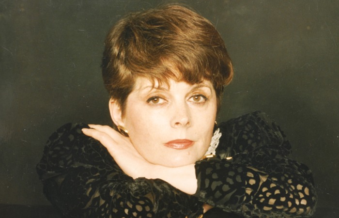 «Он умер из-за тебя!»: как потеря мужа, онкология и страшные слова дочери надломили Клару Новикову