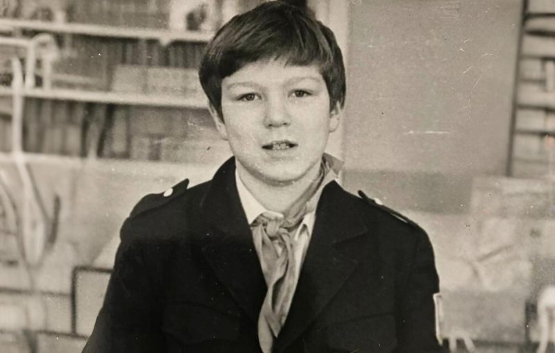 «Папа назвал меня РЭМ»: как хулиган из Златоуста стал звездой кино и отцом троих сыновей, но так и не женился на матери младших детей