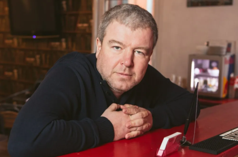 «Папа назвал меня РЭМ»: как хулиган из Златоуста стал звездой кино и отцом троих сыновей, но так и не женился на матери младших детей