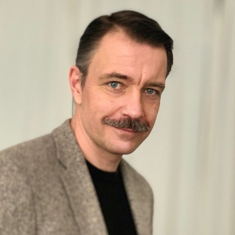 «Актёр — это диагноз»: как смерть отца и поэта-убийцы повлияли на Кирилла Гребенщикова, и почему он прячет семью от публики