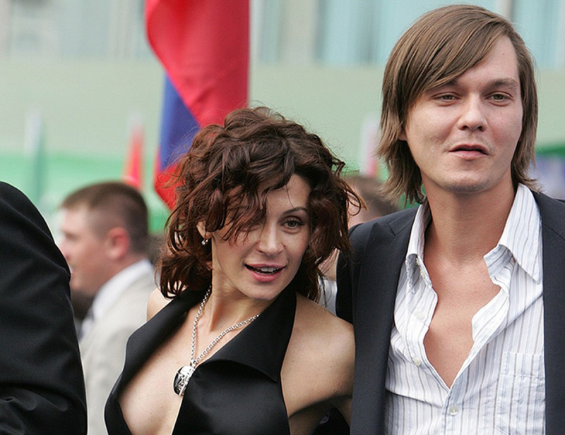 «Малохольного муженька больше не видеть»: как 57-летняя Оксана Фандера изменилась после отъезда и что думают о её жизни в Сети