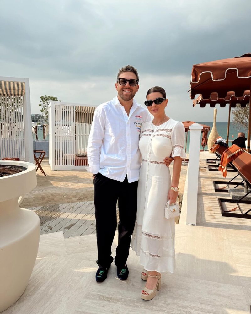 «Он увидел мой профиль и написал»: как внук Людмилы Максаковой женился на дочери Юдашкина и почему их дети растут за границей