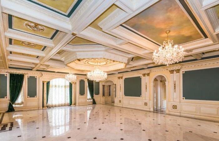 «Полгода не прокормишься»: почему Елена Малышева сворачивает бизнес в России, но скупает роскошные дворцы в США?