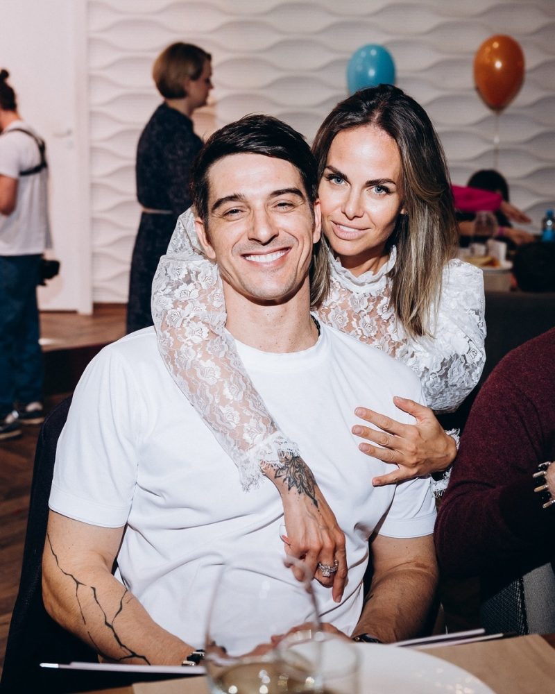 «Безжизненная кукла»: как жена Станислава Бондаренко изменилась до неузнаваемости после пластики, и что об этом думают поклонники