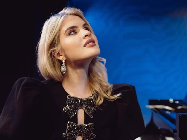 «Лошадиная физиономия и показная роскошь»: почему 25-летняя дочь Александра Малинина вновь осталась одна?