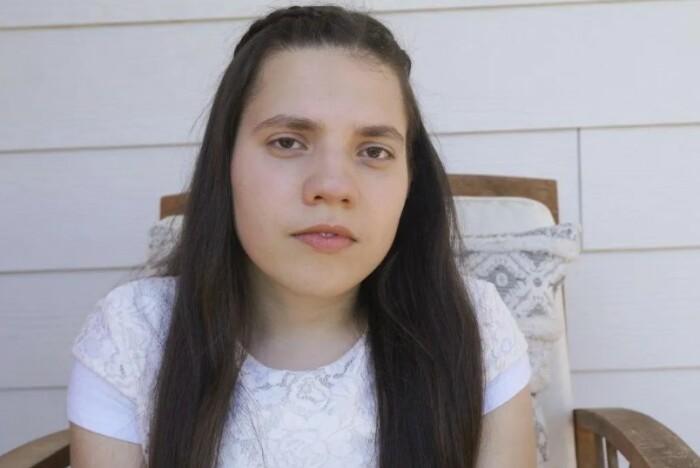 Удочерили ребёнка, а она оказалась взрослой женщиной: невероятная история