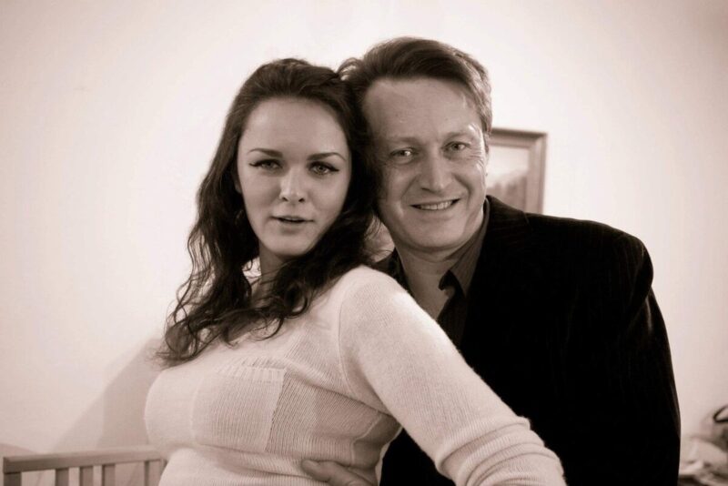 «Он не справился бы с материнством»: как трагически оборвалась жизнь первой жены Кирилла Сафонова, и чем живёт дочь актера в США