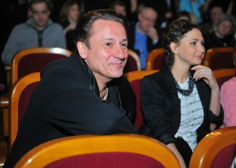 «Не хотел детей, а потом здоровье подвело»: что скрывал Олег Меньшиков почти 20 лет брака с 22-летней Анастасией