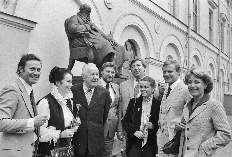 «Порочный кот, у которого все усы в сметане»: почему умница Цыплакова ввязалась в адюльтер с женатым Виталием Соломиным?